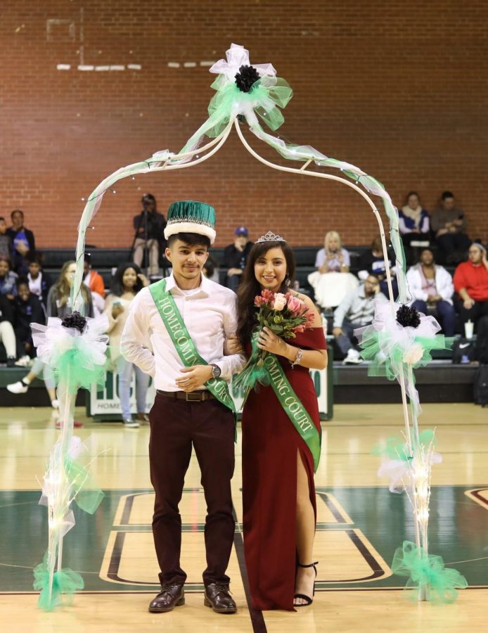 Homecoming+King+Hugo+Mares+and+Queen+Amy+Barron.